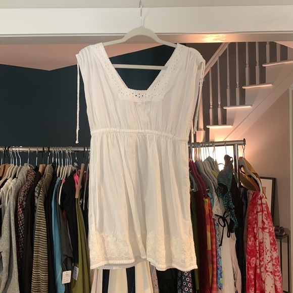 Cute beach coverup with lace detailing - Picture 2 of 2